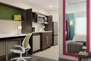 Köök või kööginurk majutusasutuses Home2 Suites By Hilton Houston-Pearland, Tx