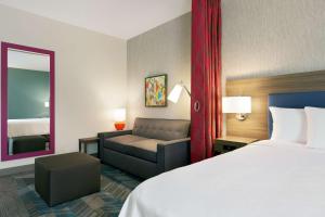 Voodi või voodid majutusasutuse Home2 Suites By Hilton Houston-Pearland, Tx toas