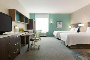 Voodi või voodid majutusasutuse Home2 Suites By Hilton Houston-Pearland, Tx toas