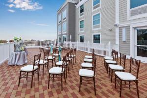 Hampton Inn Cape Cod Canal的阳台或露台