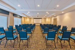Hampton Inn Cape Cod Canal商务区和/或会议室