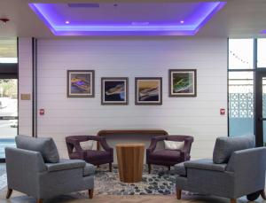 DoubleTree by Hilton Hot Springs的休息区