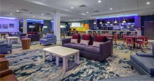DoubleTree by Hilton Hot Springs的休息区