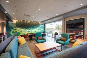 a waiting room with couches and a table and chairs at Tru By Hilton Eugene, Or in Eugene