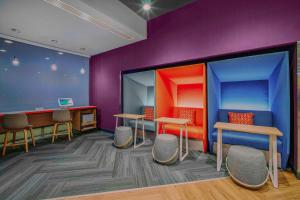 Tru By Hilton Goodyear Phoenix West, Az的休息区