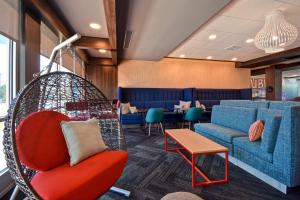 Tru By Hilton Auburn, In的休息区