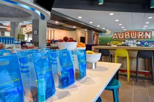 Tru By Hilton Auburn, In餐厅或其他用餐的地方