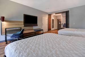 Tru By Hilton Auburn, In客房内的一张或多张床位