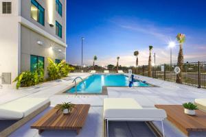 a swimming pool in the middle of a building at Hilton Garden Inn Harlingen Convention Center, Tx in Harlingen