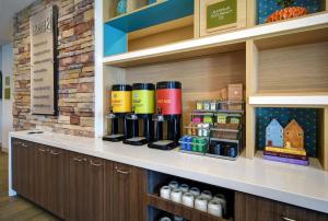 Příslušenství pro přípravu čaje a kávy v ubytování Home2 Suites By Hilton Columbus