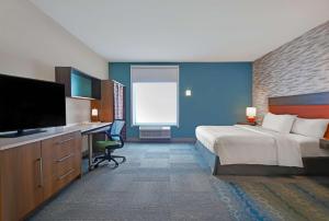 TV a/nebo společenská místnost v ubytování Home2 Suites By Hilton Columbus