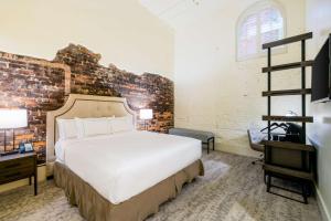Voodi või voodid majutusasutuse Hotel Florence, Tapestry Collection by Hilton toas