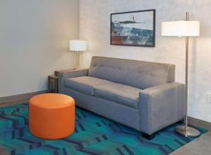 Home2 Suites By Hilton Pompano Beach Pier, Fl的休息区