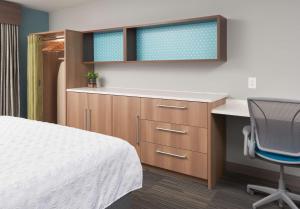 Home2 Suites By Hilton Pompano Beach Pier, Fl客房内的一张或多张床位