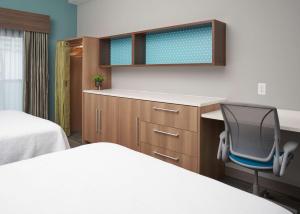 Home2 Suites By Hilton Pompano Beach Pier, Fl客房内的一张或多张床位