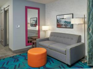 Home2 Suites By Hilton Pompano Beach Pier, Fl的休息区