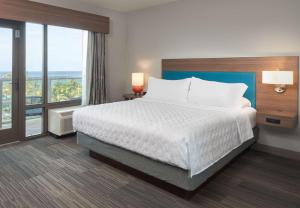 Home2 Suites By Hilton Pompano Beach Pier, Fl客房内的一张或多张床位