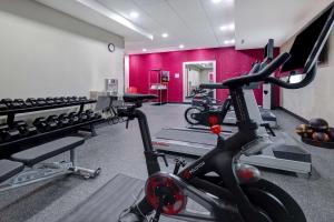 Fitness centrum a/nebo fitness zařízení v ubytování Home2 Suites By Hilton Bryant, Ar