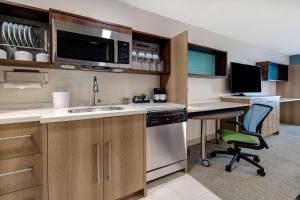 Kuchyň nebo kuchyňský kout v ubytování Home2 Suites By Hilton Bryant, Ar