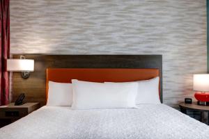 Postel nebo postele na pokoji v ubytování Home2 Suites By Hilton Bryant, Ar