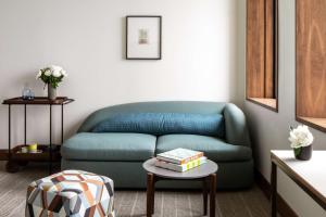 Hotel Marcel New Haven, Tapestry Collection By Hilton的休息区
