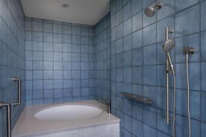 Hotel Marcel New Haven, Tapestry Collection By Hilton的一间浴室