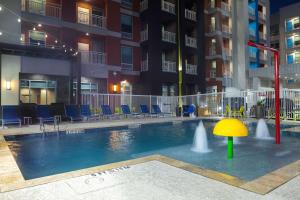 Tru By Hilton Galveston, Tx内部或周边的泳池