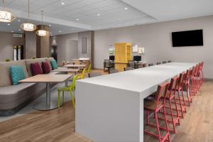 TV a/nebo společenská místnost v ubytování Home2 Suites By Hilton Hobbs