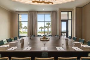 Бизнес-центр и/или конференц-зал в Embassy Suites By Hilton Panama City Beach Resort +37 фотографий