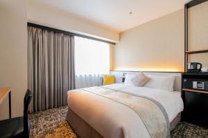 سرير أو أسرّة في غرفة في Best Western Plus Nagoya Sakae
