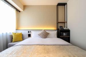 سرير أو أسرّة في غرفة في Best Western Plus Nagoya Sakae