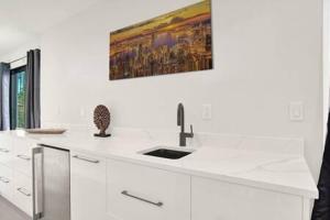 劳德代尔堡New 4BR w Pool Walk to Las Olas 5mins to Beach的相册照片