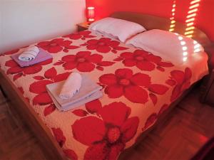 Postel nebo postele na pokoji v ubytování Apartment in Jasenice 35406