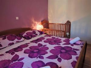 Postel nebo postele na pokoji v ubytování Apartment in Jasenice 35406