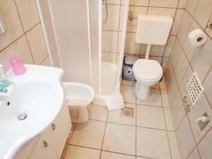 Kúpeľňa v ubytovaní Apartments in Jasenice 41709 + 27 fotografií