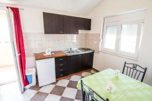 Kuchyň nebo kuchyňský kout v ubytování Apartment in Kakma - Biograd Riviera 40380