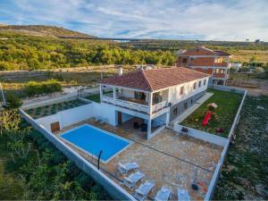Bazén v ubytovaní Holiday home in Jasenice 31210 alebo v jeho blízkosti