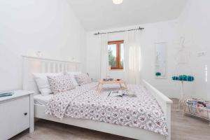 Posteľ alebo postele v izbe v ubytovaní Holiday home in Jasenice 31210 + 27 fotografií