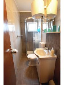 Kúpeľňa v ubytovaní Apartments in Starigrad-Paklenica 35542