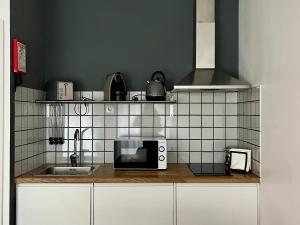 a kitchen with a sink and a microwave at Imperial Douro Apartamento 1 in Peso da Régua