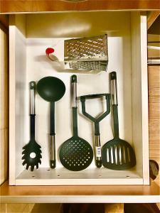 a drawer with different utensils in a box at Alquiler por dia "Como en Casa" Caseros, cerca de Palomar y Hurlingham in Caseros