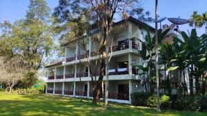 O grădină în afara The Imperial Chiang Mai Resort & Sports Club