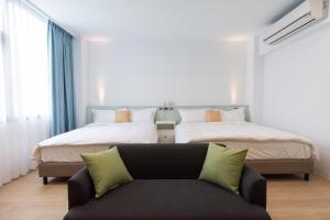 A bed or beds in a room at 靜巷19號