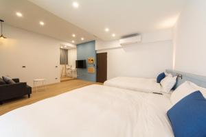A bed or beds in a room at 靜巷19號
