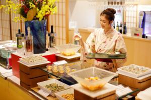 箱根町にある天成園の台所立女