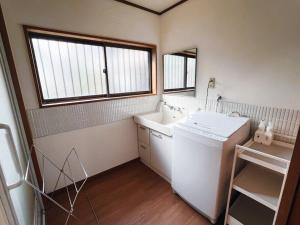 Foto dalla galleria di 日々の宿しののめ101 宇野駅から車で5分 直島へ 最大8名様 古民家 a Tamano