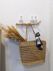 a wicker basket with three birds on it at VYA homestay Huế in Thôn Lại Thê