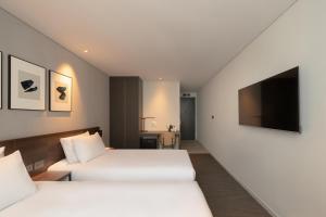 Ένα ή περισσότερα κρεβάτια σε δωμάτιο στο Urbanstay Busan songdo Beach