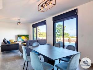 a dining room with a table and chairs at Villa One - avec piscine - 127m2 - Saint-Paul in Saint-Paul