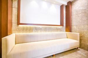 Posezení v ubytování FabHotel Shubham Inn - Nr Jain Mandir, Bhandup West